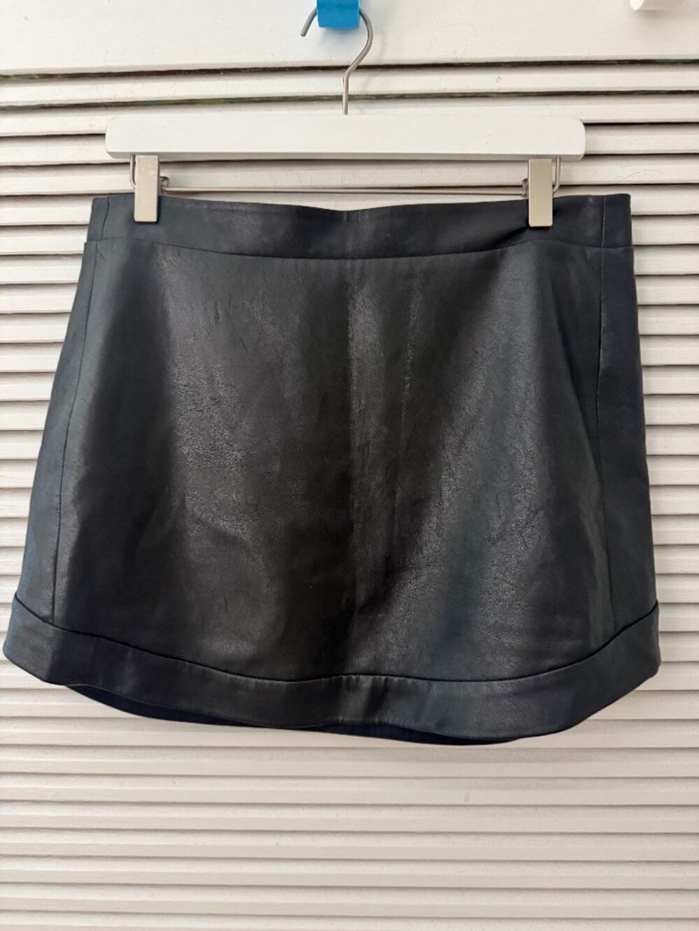 BCBGMAXAZRIA Black Faux Leather Curved Hem Mini Skirt